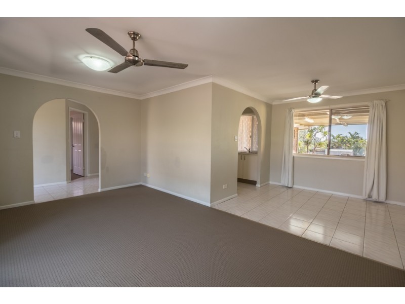 27 Jacobsen Outlook, Kawungan QLD 4655