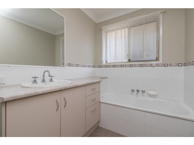 27 Jacobsen Outlook, Kawungan QLD 4655