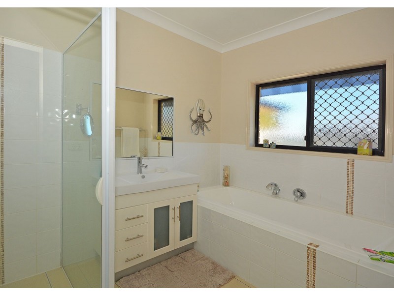 16 Amstal Avenue, Wondunna QLD 4655