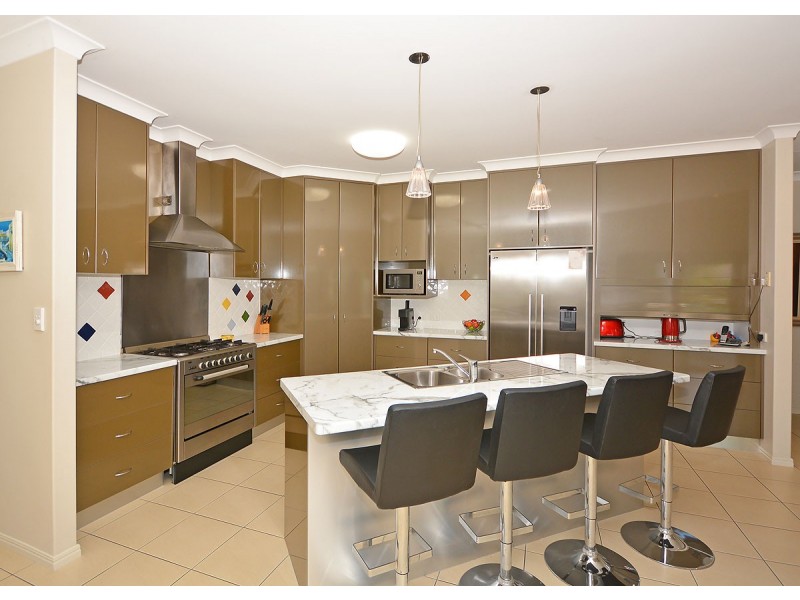 16 Amstal Avenue, Wondunna QLD 4655