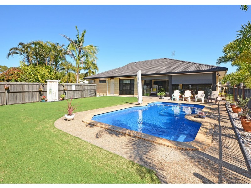16 Amstal Avenue, Wondunna QLD 4655