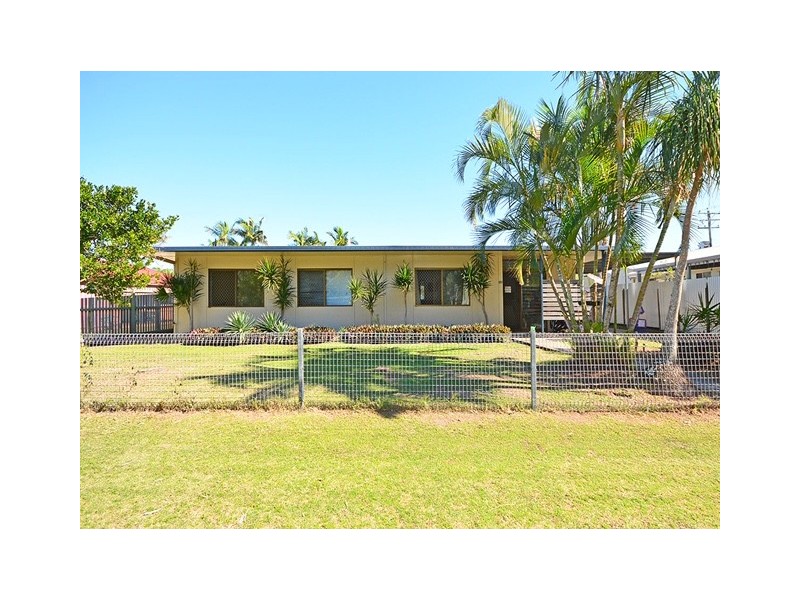 89 Pulgul Street, Urangan QLD 4655