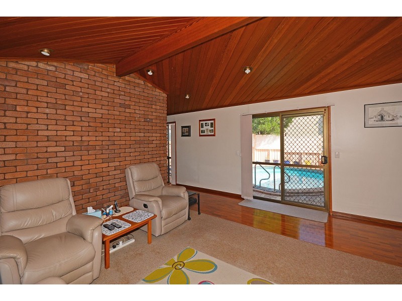 71 Hillcrest Avenue, Scarness QLD 4655