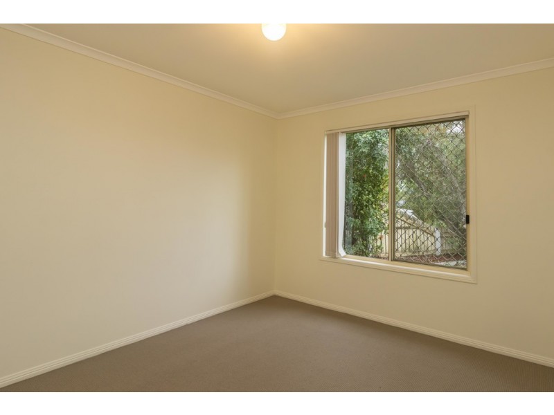 4 Whittaker Close, Urangan QLD 4655
