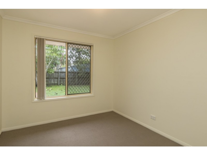 4 Whittaker Close, Urangan QLD 4655