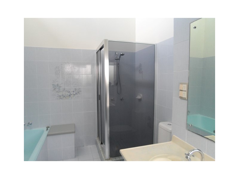 12 James Street, Urangan QLD 4655