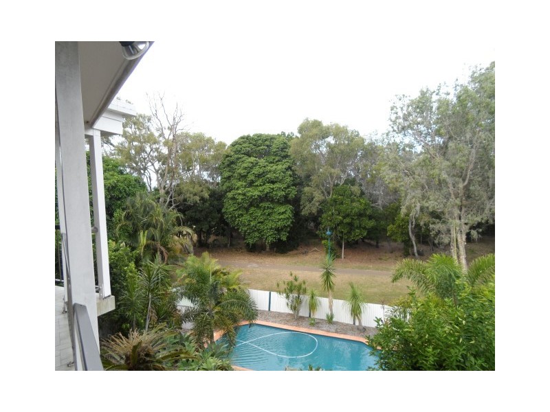 12 James Street, Urangan QLD 4655