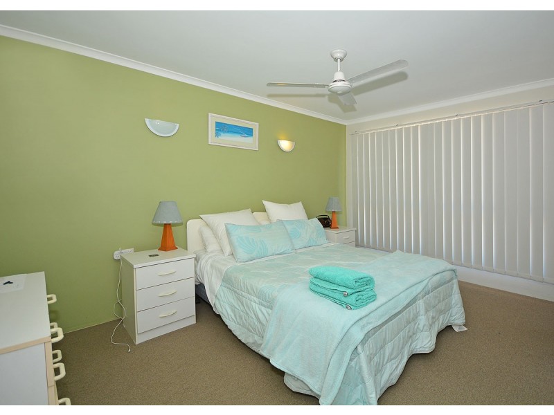 11/13-15 Pulgul Street, Urangan QLD 4655