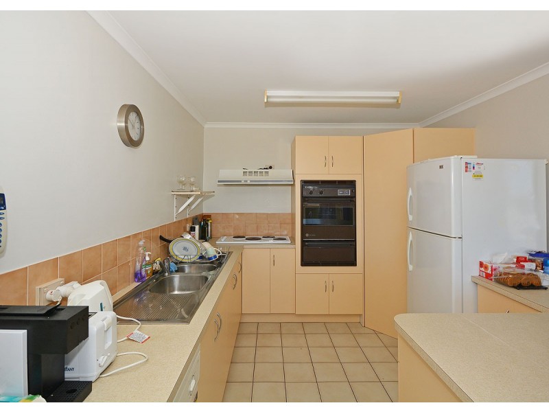 11/13-15 Pulgul Street, Urangan QLD 4655