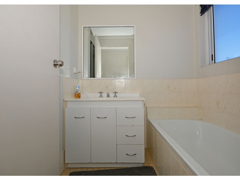 11/13-15 Pulgul Street, Urangan QLD 4655