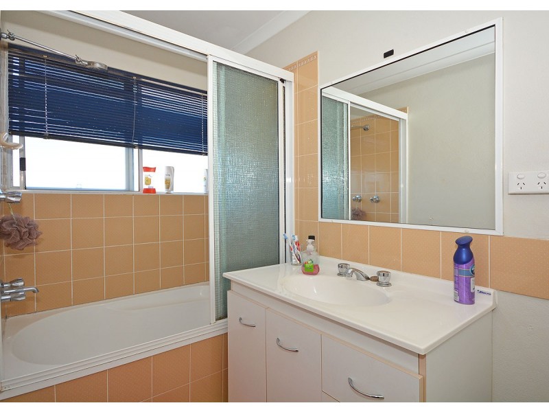 11/13-15 Pulgul Street, Urangan QLD 4655