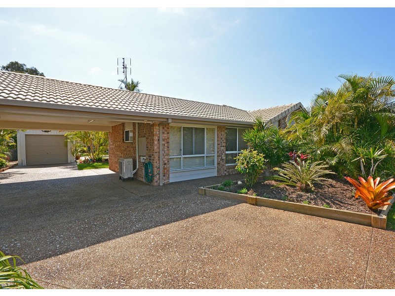 3 Shoreline Court, Urangan QLD 4655
