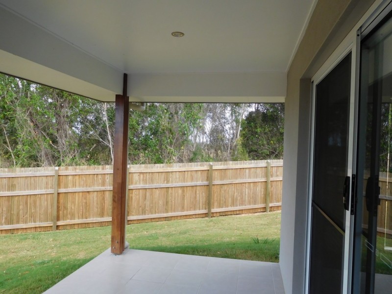 18 Steel Street, Nikenbah QLD 4655