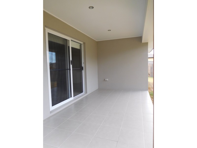 18 Steel Street, Nikenbah QLD 4655