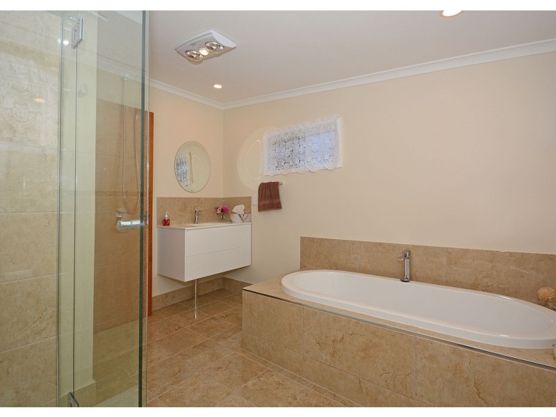 17 Ann Street, Torquay QLD 4655