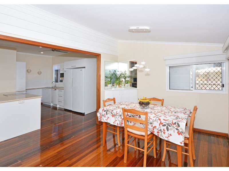 17 Ann Street, Torquay QLD 4655