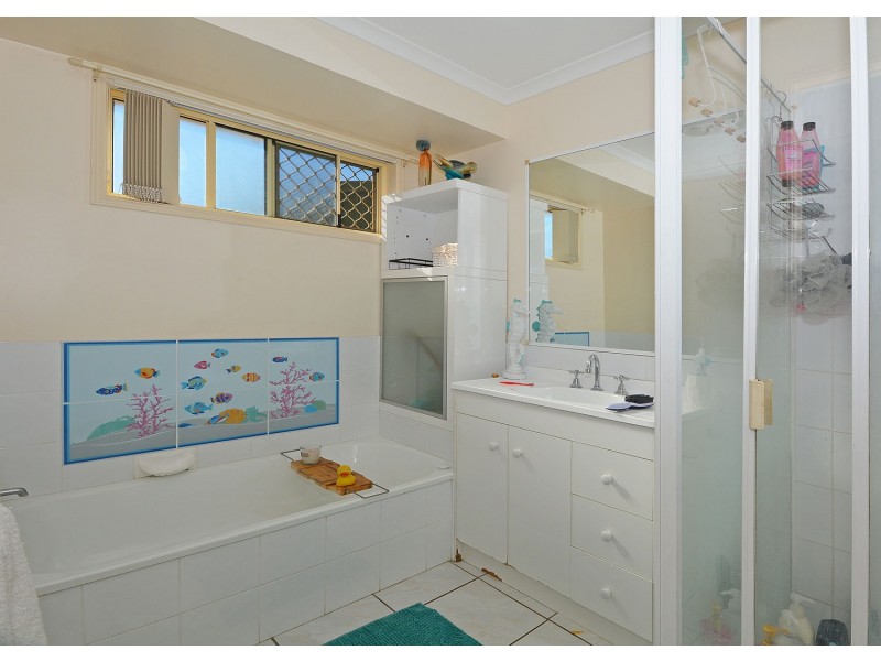 4 Archer Drive, Point Vernon QLD 4655