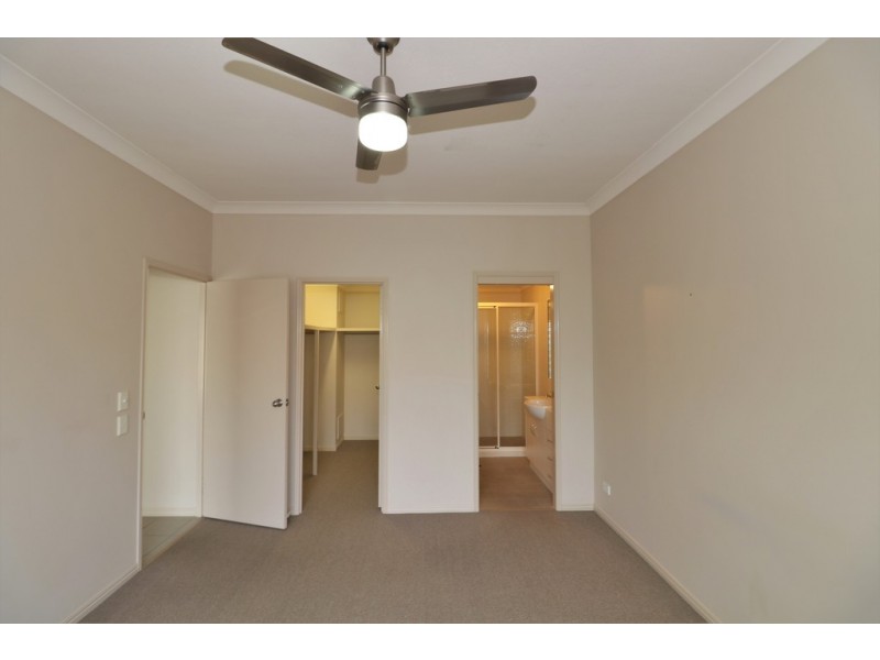 2/320 Esplanade (Latitude 25), Scarness QLD 4655
