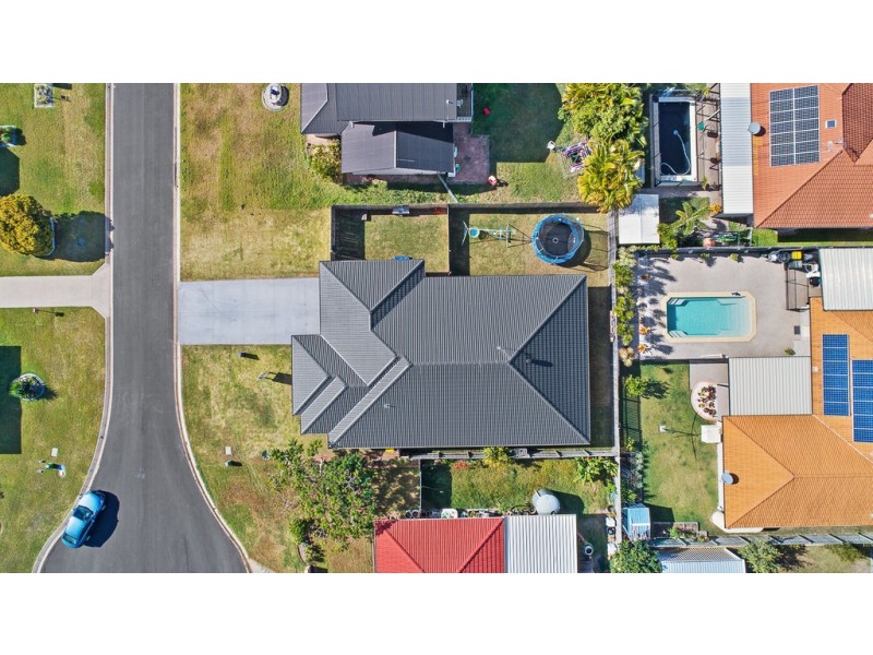 8 Wyuna Court, Urangan QLD 4655