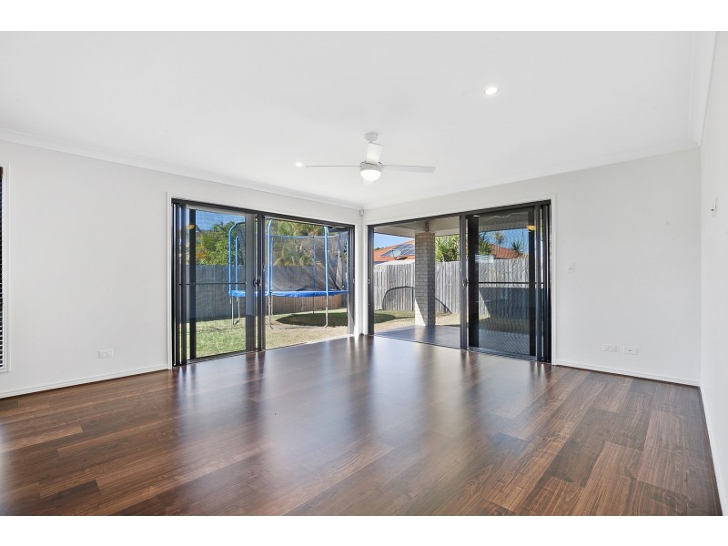 8 Wyuna Court, Urangan QLD 4655