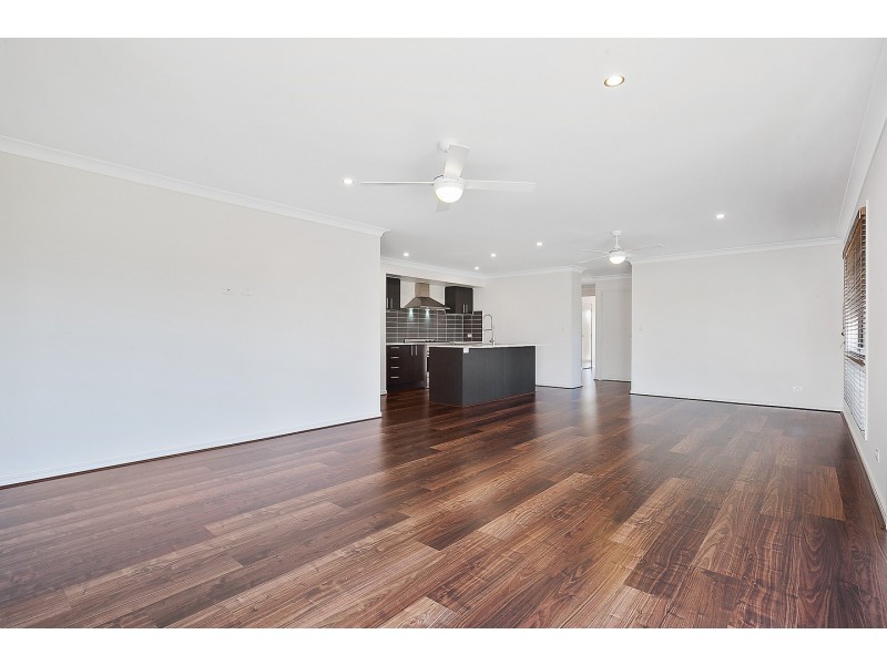 8 Wyuna Court, Urangan QLD 4655