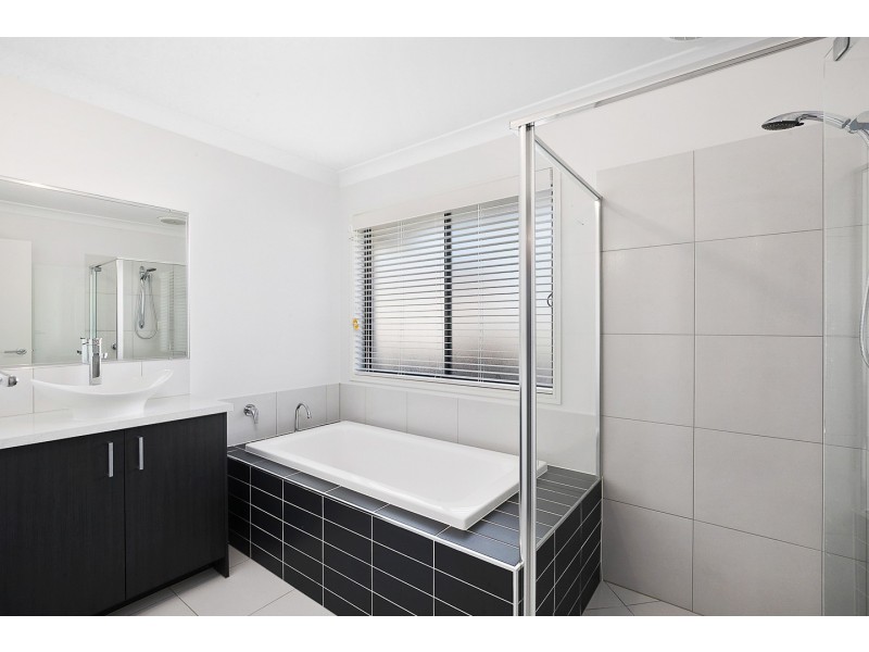 8 Wyuna Court, Urangan QLD 4655