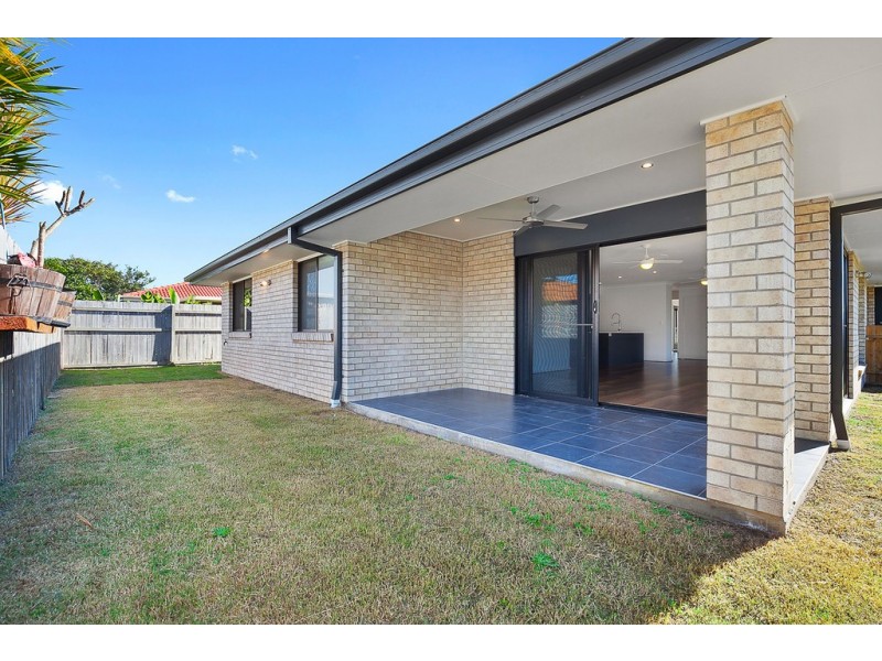 8 Wyuna Court, Urangan QLD 4655