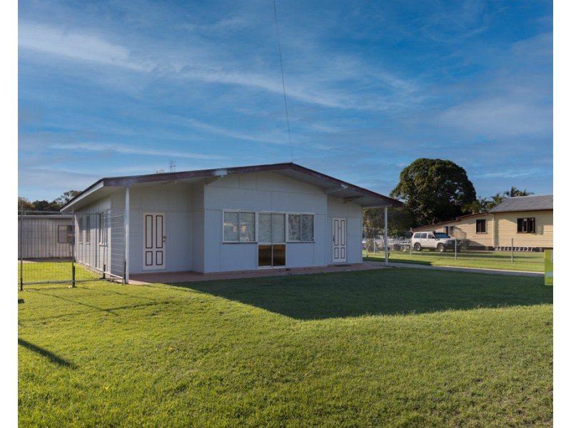 9 Smith Street, Urangan QLD 4655