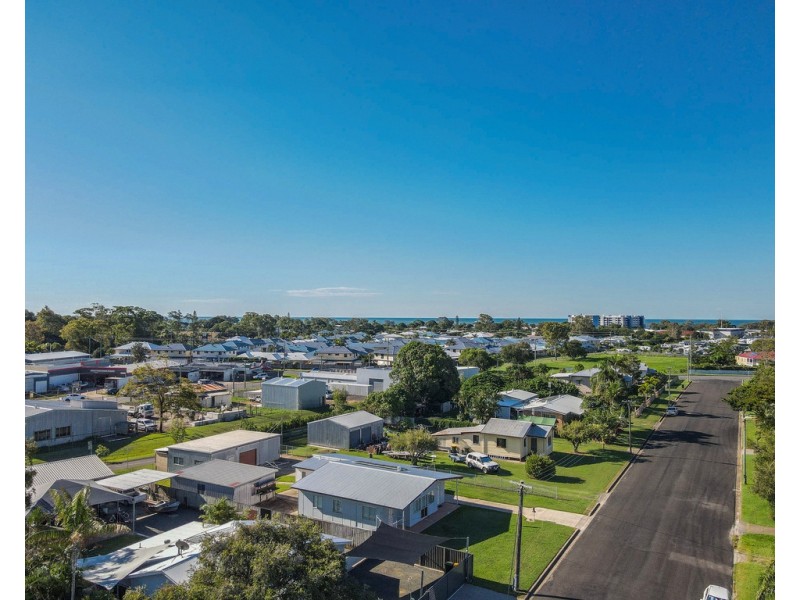 9 Smith Street, Urangan QLD 4655