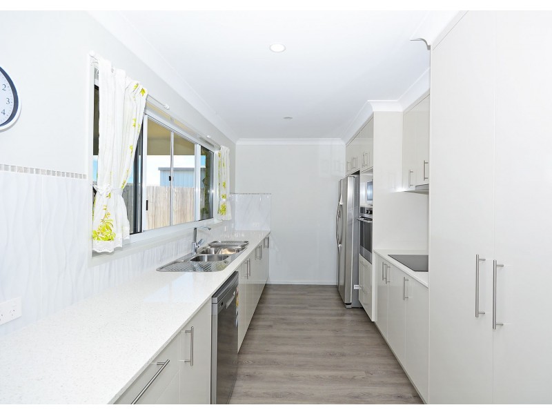 6 Ridge View Court, Nikenbah QLD 4655