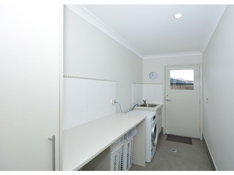 6 Ridge View Court, Nikenbah QLD 4655