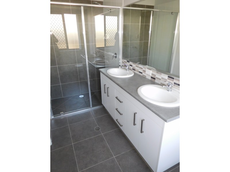 10 Serene Way, Wondunna QLD 4655