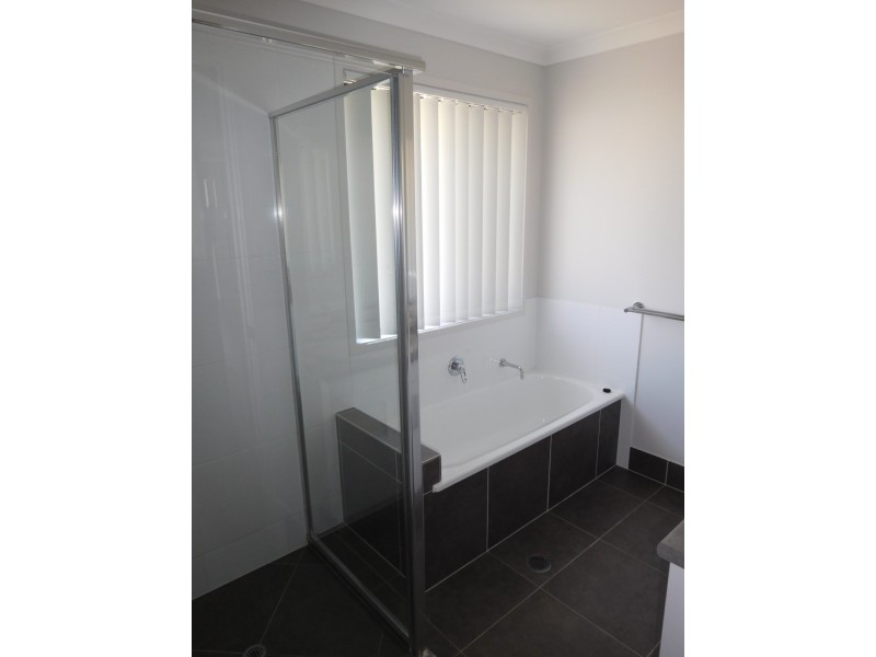 10 Serene Way, Wondunna QLD 4655