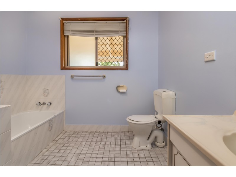 92 Murphy Street, Point Vernon QLD 4655