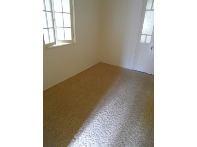 6 HIBISCUS STREET, Urangan QLD 4655