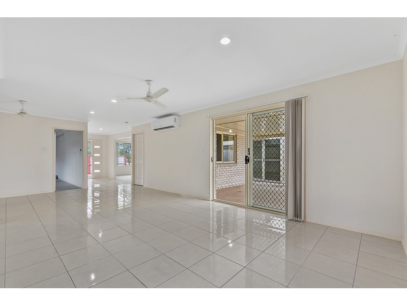 8 Emerald Park Way, Urangan QLD 4655