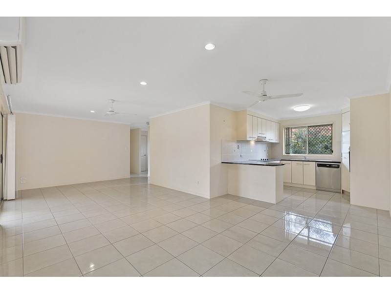 8 Emerald Park Way, Urangan QLD 4655