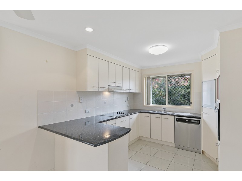 8 Emerald Park Way, Urangan QLD 4655