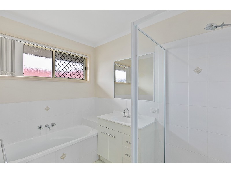 8 Emerald Park Way, Urangan QLD 4655