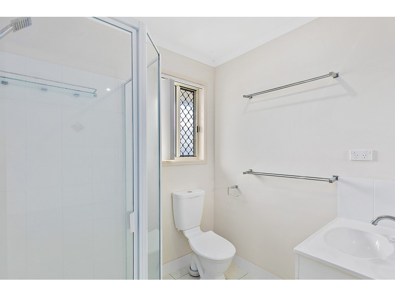 8 Emerald Park Way, Urangan QLD 4655