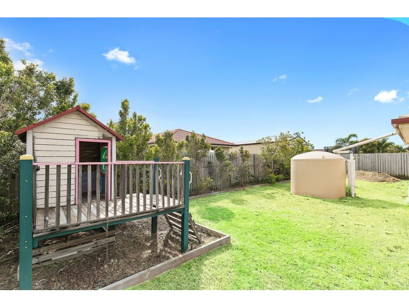 8 Emerald Park Way, Urangan QLD 4655