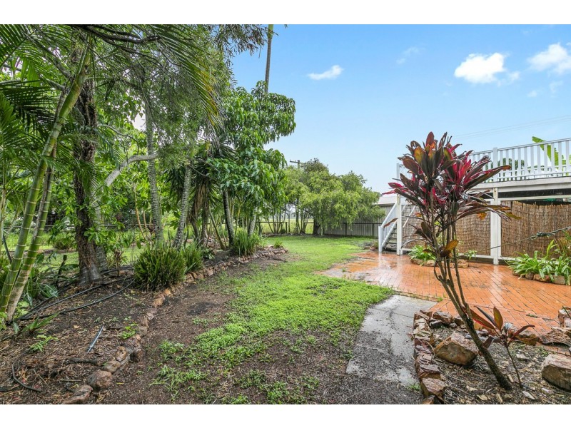 11 Piggford Lane, Nikenbah QLD 4655