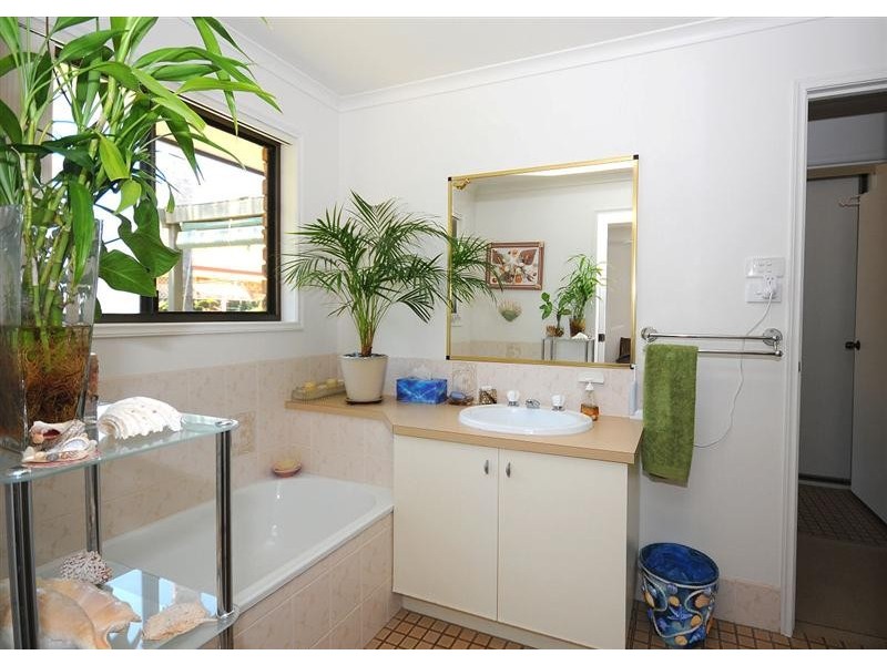 11 Granada Court, Point Vernon QLD 4655