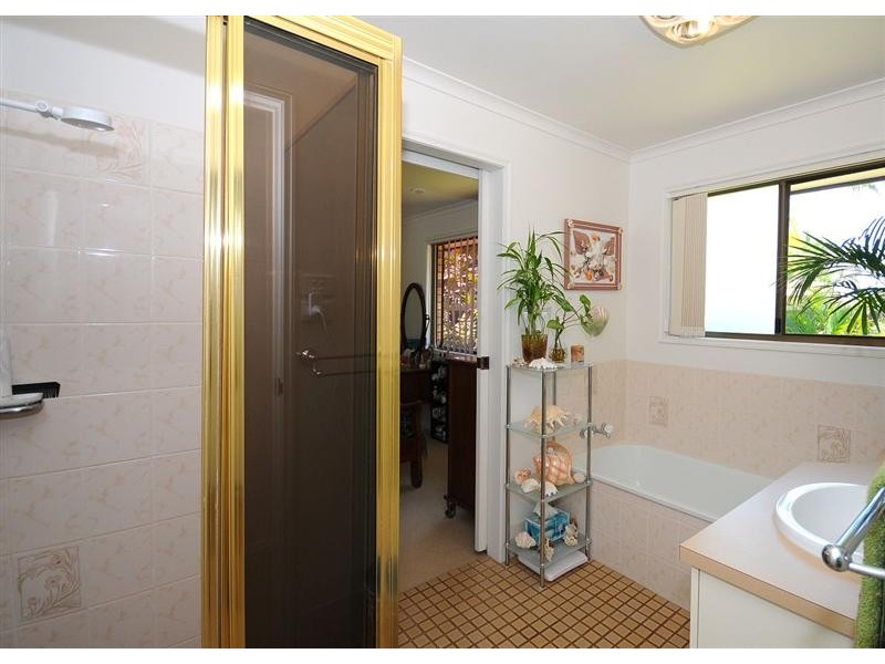 11 Granada Court, Point Vernon QLD 4655