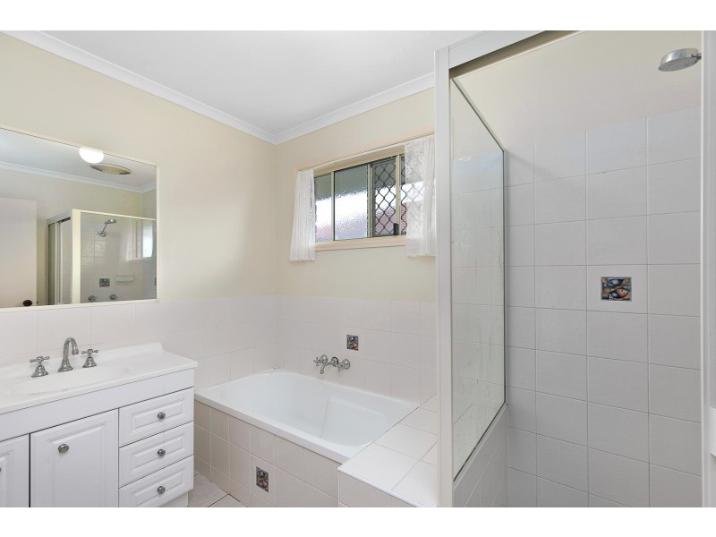 34 Archer Drive, Point Vernon QLD 4655