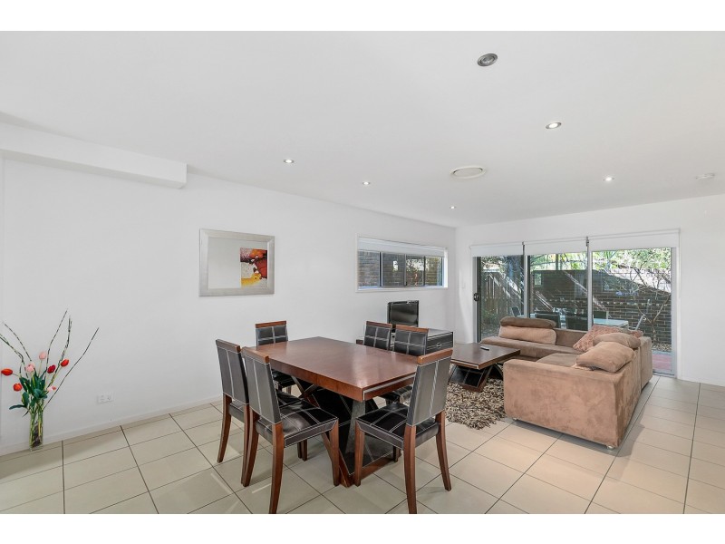 11/80 Moolyyir St, Urangan QLD 4655