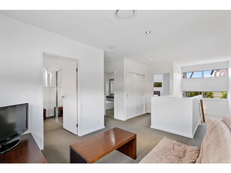 11/80 Moolyyir St, Urangan QLD 4655