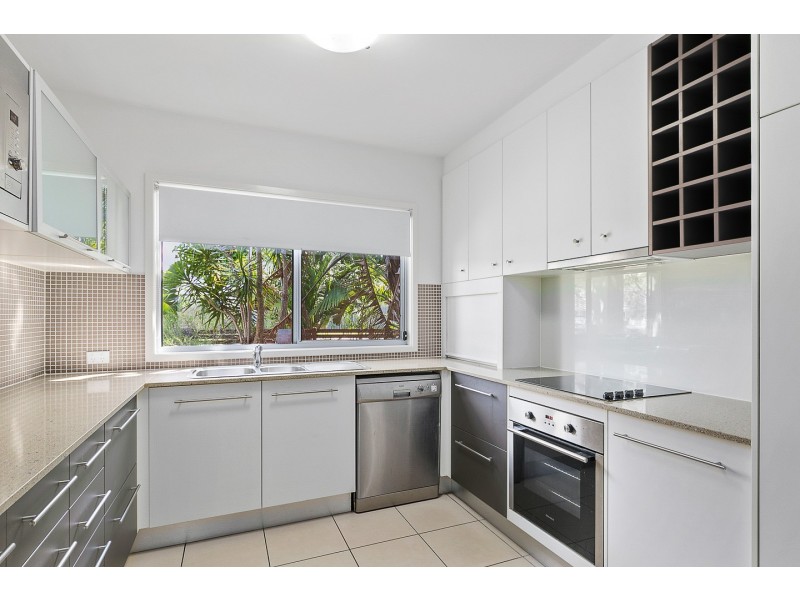 11/80 Moolyyir St, Urangan QLD 4655