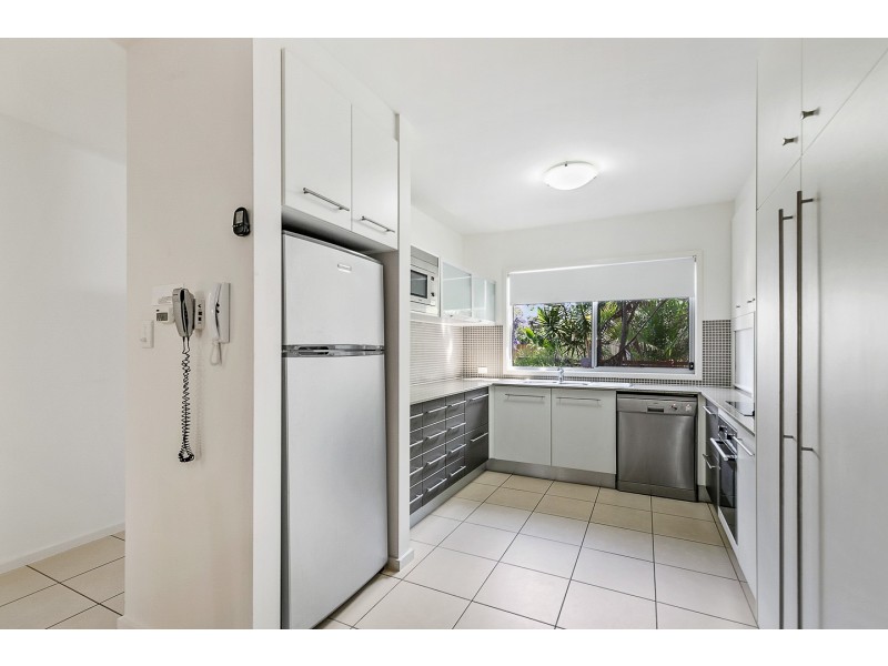 11/80 Moolyyir St, Urangan QLD 4655