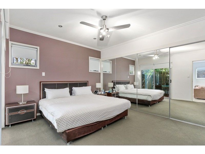 11/80 Moolyyir St, Urangan QLD 4655